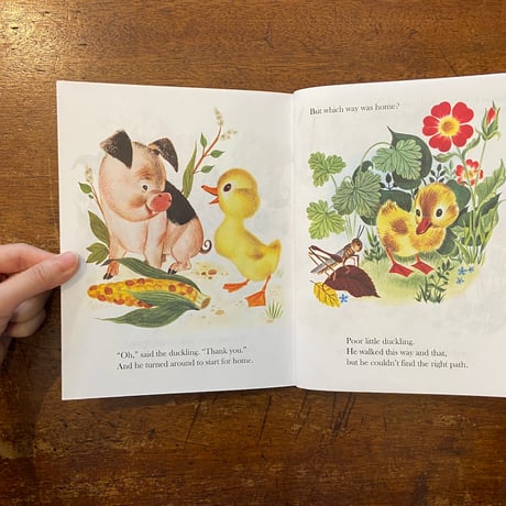 「The Fuzzy Duckling」Jane Werner Watson　Alicce & Martin Provensen（プロヴェンセン夫妻）