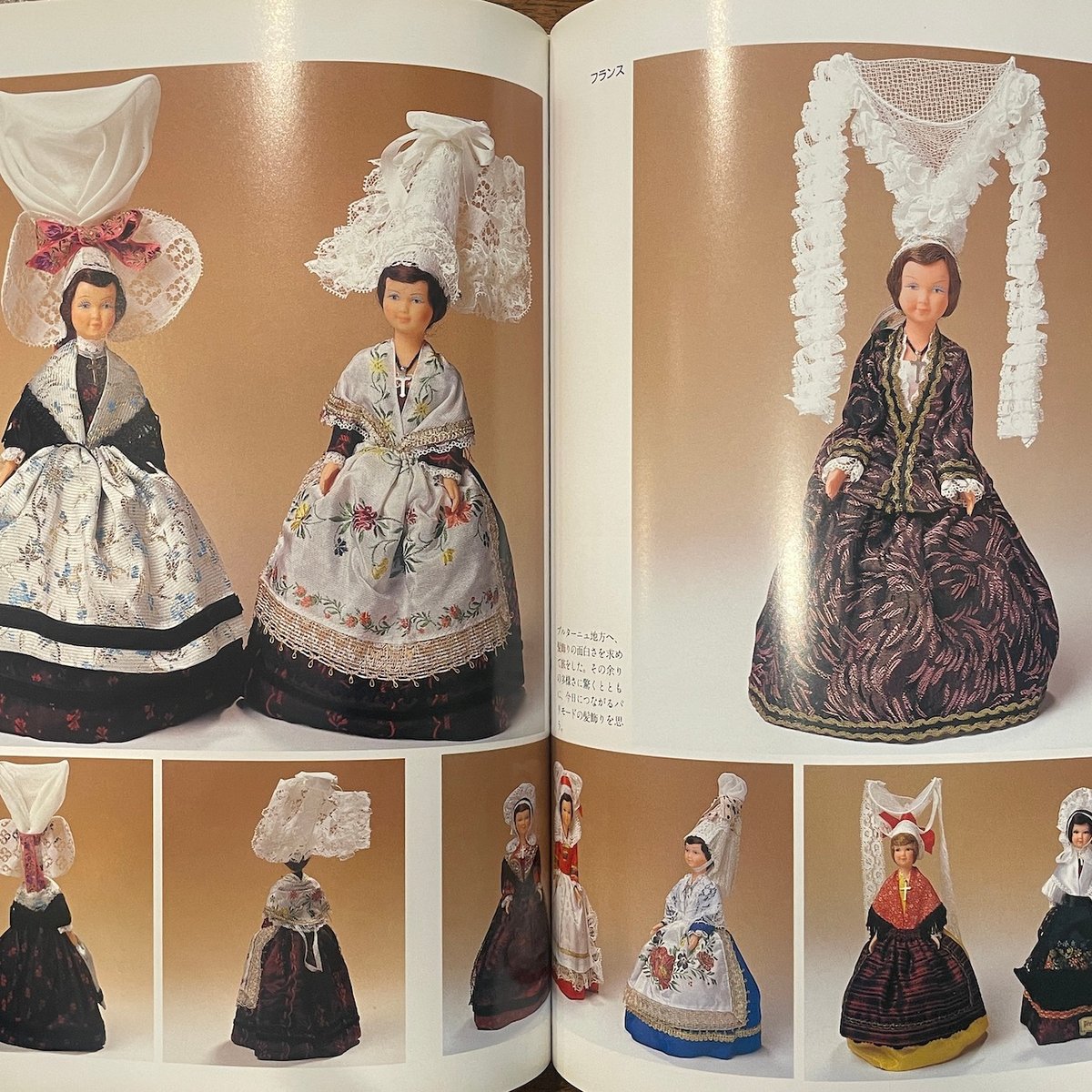 【希少・美品】1935年アメリカの小さな絵本 お人形さん達のTEA PARTY 世界の民俗人形：小池千枝コレクション」 | Frobergue online store