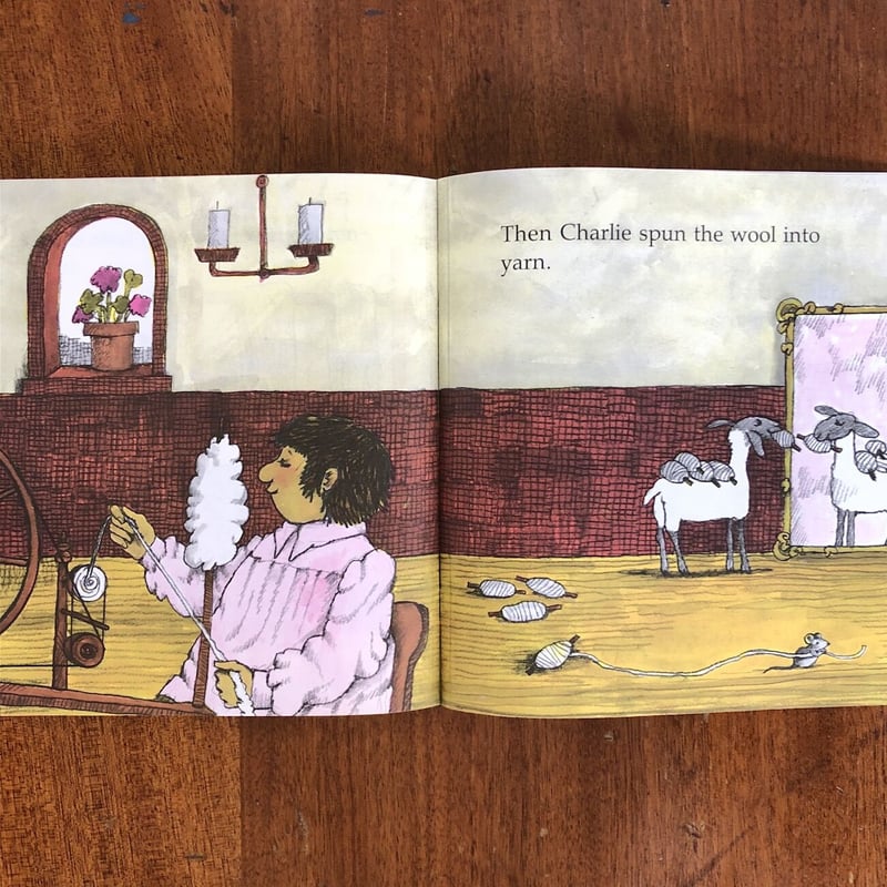CHARLIE NEEDS A CLOAK」Tomie dePaola（トミー・デ・パオラ）