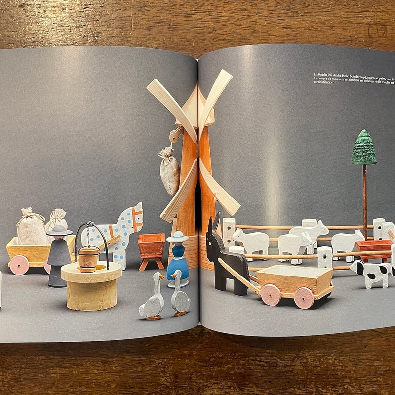 DROLES DE JOUETS！：Andre Helle ou l'art de l'en