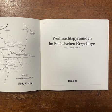 「Weihnachtspyramiden im Sachsischen Erzgebirge（エルツ山地のクリスマスピラミッド）」