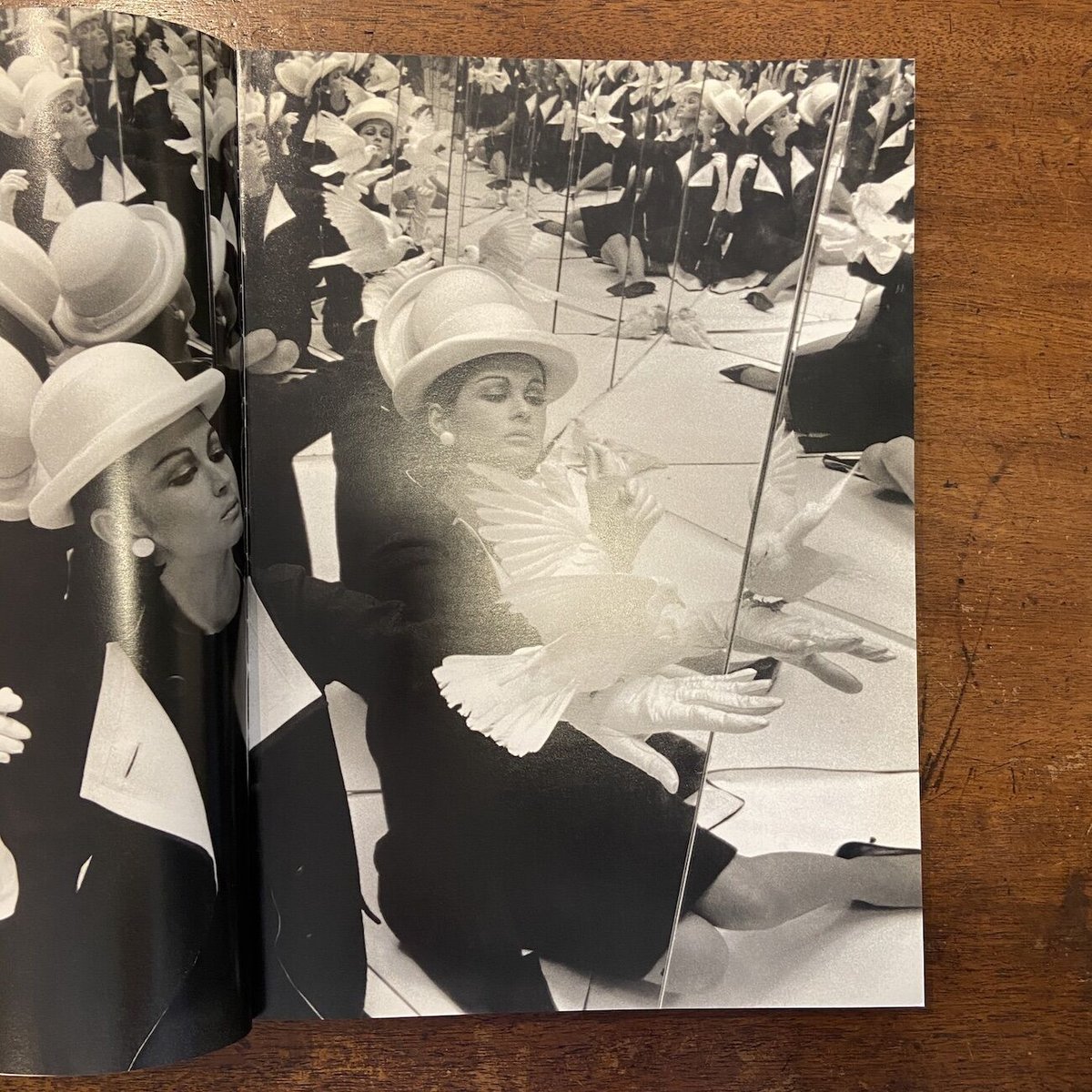 IN AND OUT OF FASHION」William Klein（ウィリアム・クライン