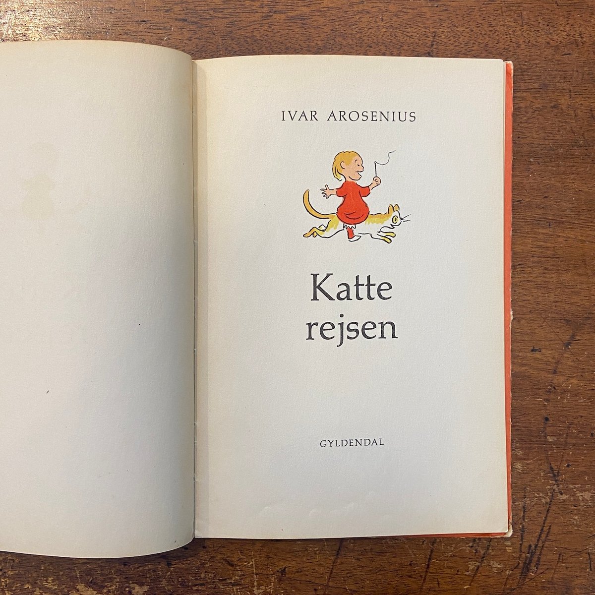 RV62 洋書 素敵な表紙のスウェーデン語本 イーヴァル・アロセニウス RV62 洋書 素敵な表紙のスウェーデン語本 イーヴァル・アロセニウス