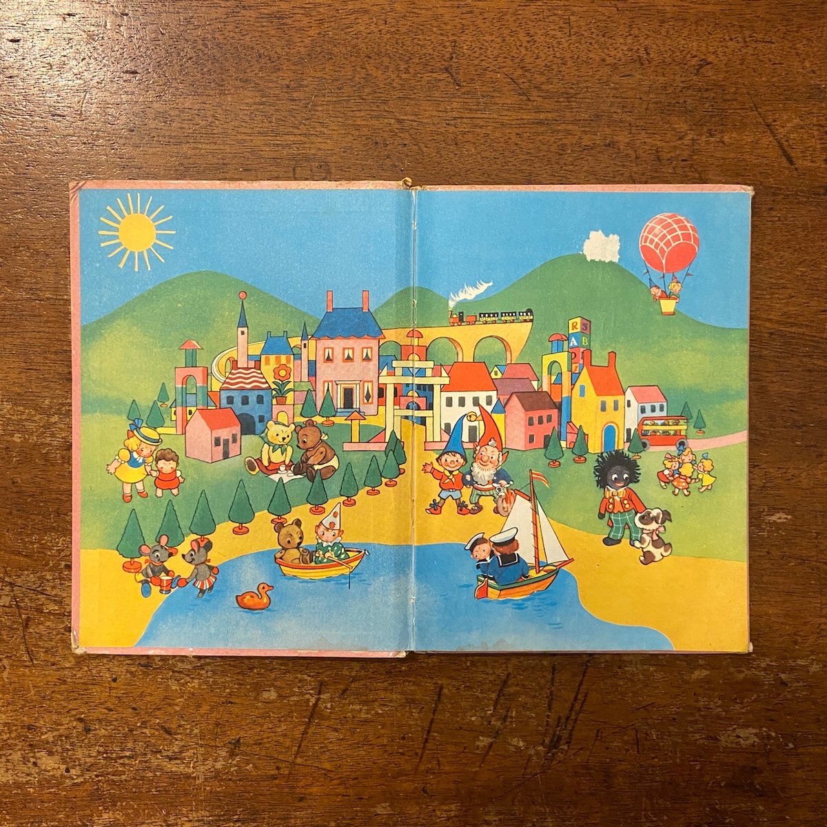 NODDY GOES TO SCHOOL」Enid Blyton（イーニッド・ブライトン）