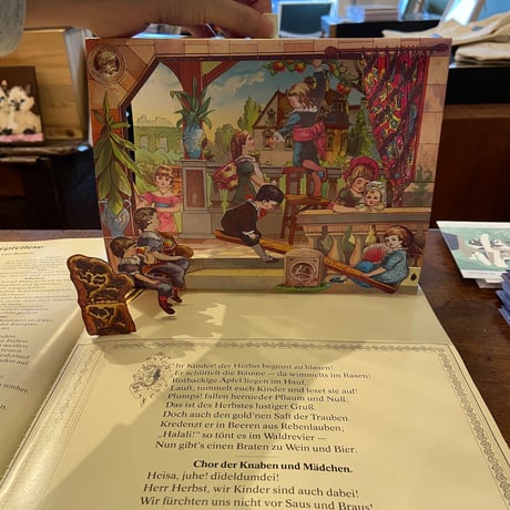 「Allerneuestes Theaterbilderbuch mit beweglichen Figuren」
