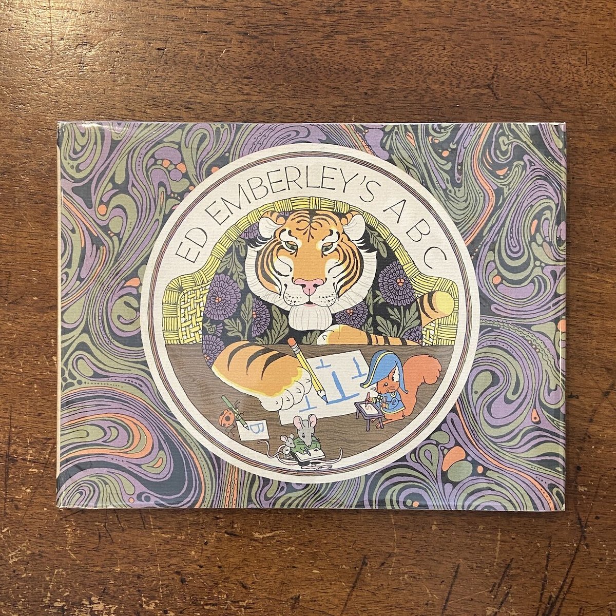 The Minister's Cat ABC  Lynley Dodd 絵本 . Mrs C Readaloud The Minister's Cat by Lynley Dodd - YouTube