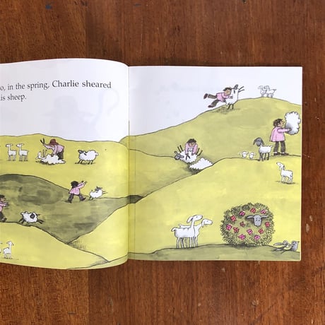 「CHARLIE NEEDS A CLOAK」Tomie dePaola（トミー・デ・パオラ）