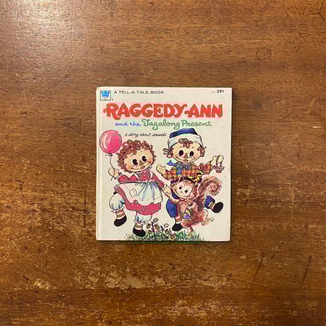 「RAGGEDY ANN and the Tagalong Present」Marjory Schwalje　Becky Krehbiel