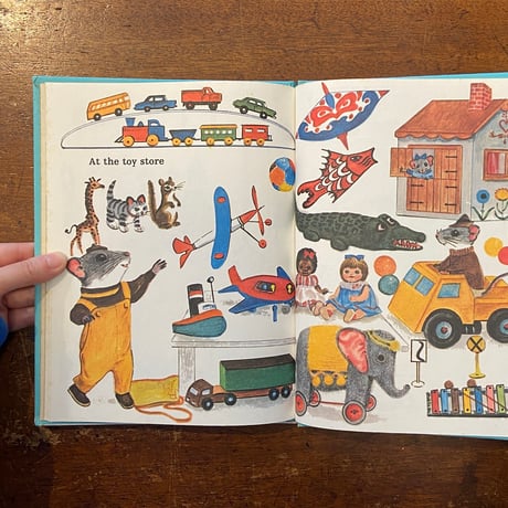 「Baby Mouse Goes Shopping」Catherine Chase　Jill Elgin