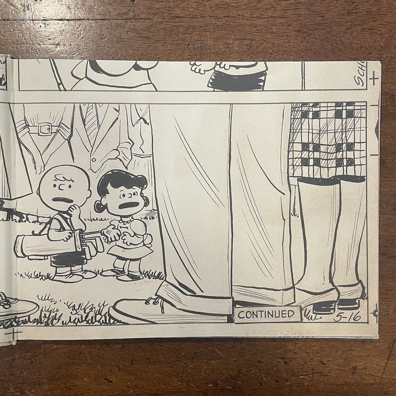 スヌーピーとチャールズ・M・シュルツの芸術 必要なものだけを」チップ