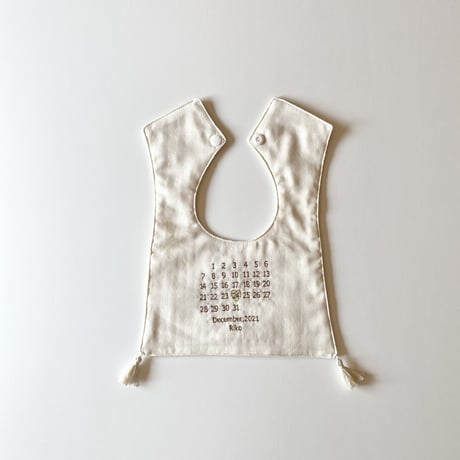 Birthday calendar bib  ivory