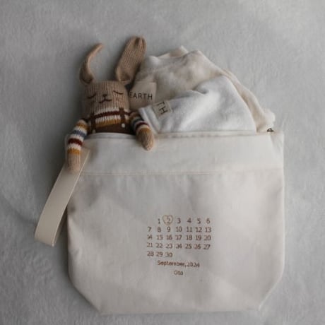 𝐁𝐢𝐫𝐭𝐡𝐝𝐚𝐲 𝐜𝐚𝐥𝐞𝐧𝐝𝐚𝐫 CUBE POUCH