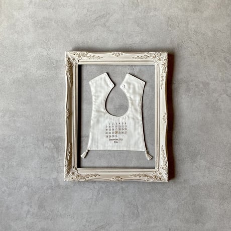Birthday calendar bib  ivory