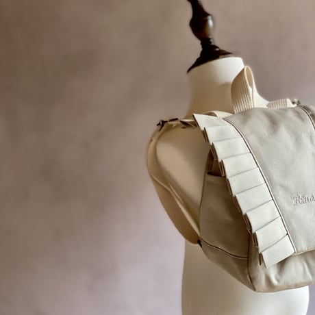 Pleats  ruck suck *gray*