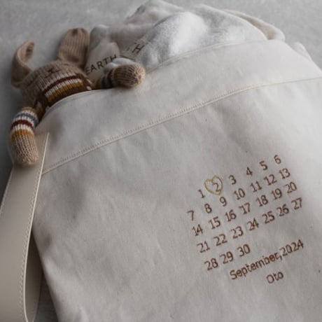 𝐁𝐢𝐫𝐭𝐡𝐝𝐚𝐲 𝐜𝐚𝐥𝐞𝐧𝐝𝐚𝐫 CUBE POUCH