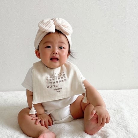 Birthday calendar bib  ivory