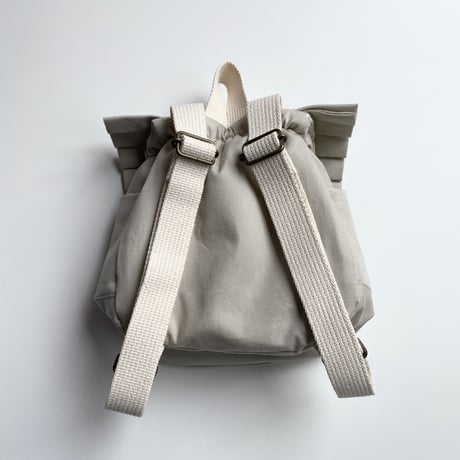 Pleats  ruck suck *gray*