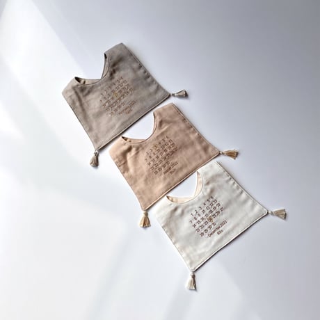 Birthday calendar bib  ivory