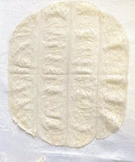 カレレース２色と下に敷いたレースパーツのセット