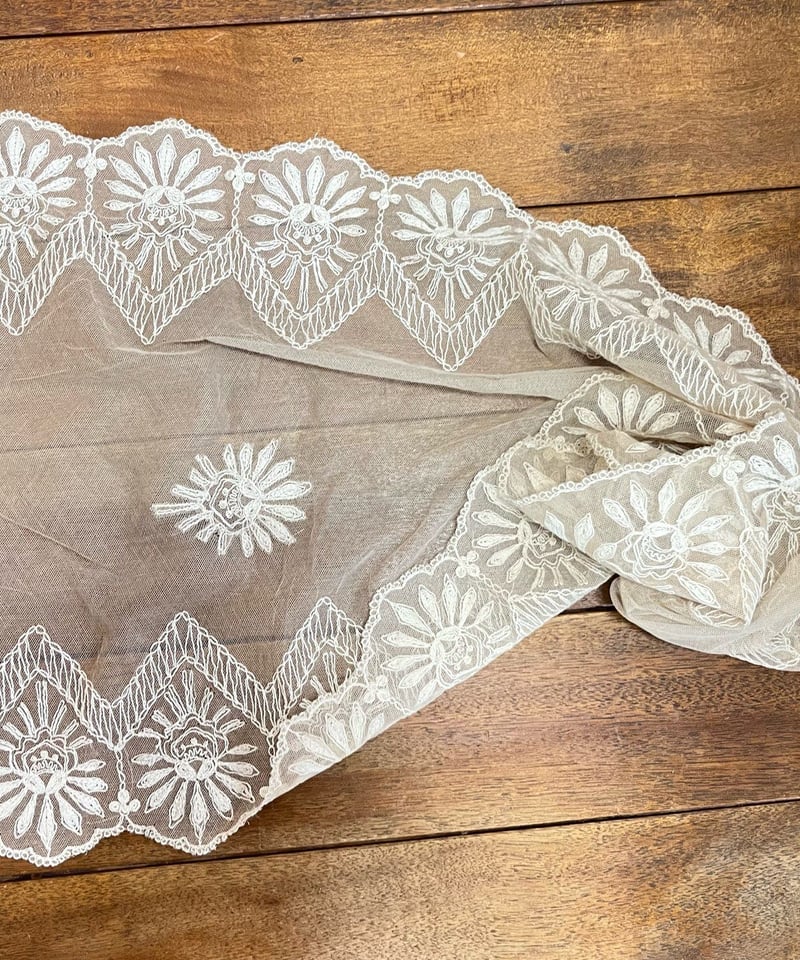 フランスアンティークチュールレースクロス※ショールパーツスカラップ刺繍 チュール刺繍レース - 西洋骨董・アンティーク レース・ドール