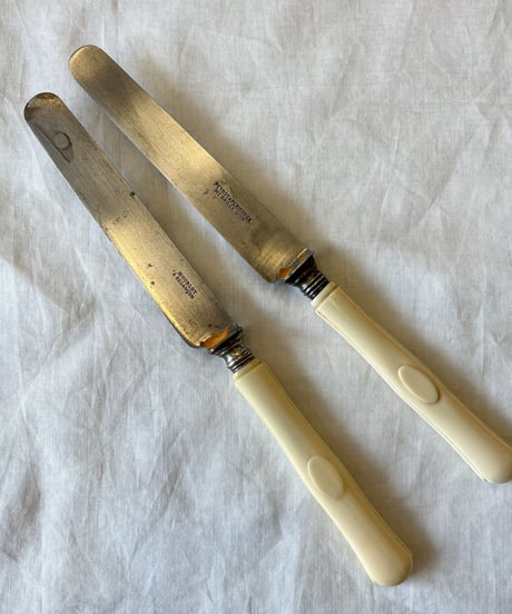 クリーム色の持ち手　ナイフ2本セット  TI-318