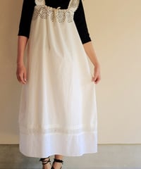 カットワークハンド刺繍のリメイクワンピース
