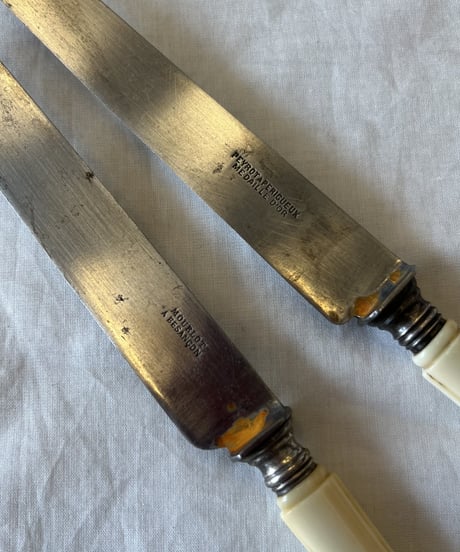 クリーム色の持ち手　ナイフ2本セット  TI-318