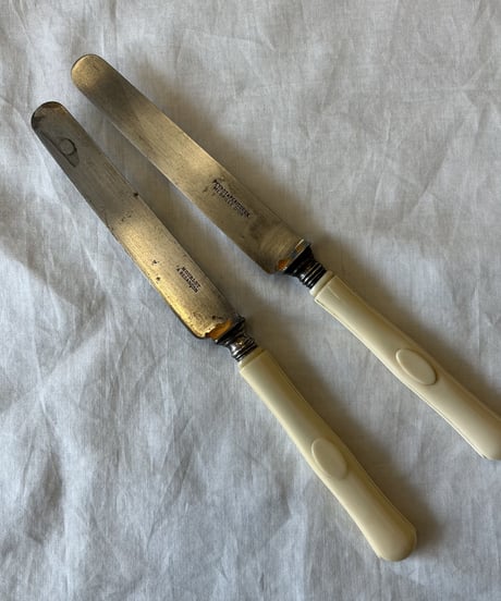 クリーム色の持ち手　ナイフ2本セット  TI-318