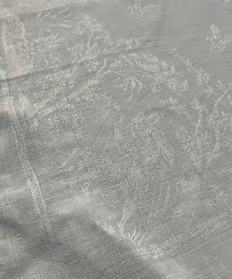 ダマスク織　イニシャル刺繍のクロス