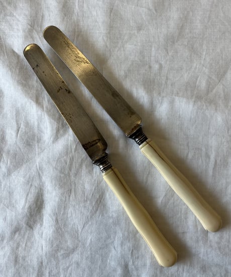 クリーム色の持ち手　ナイフ2本セット  TI-318