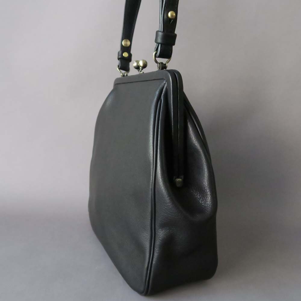 yammart がま口バッグplain gama hand bag-square plain gama hand bag-square (black) | yammart