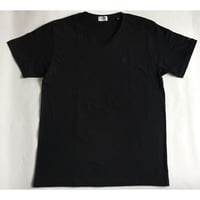 KIBAMUSHA EMBROIDERY V-NECK TEE／鬼馬武者刺繍Vネック Tシャツ／KOBUSHI BRAND／コブシブランド（BLACK/NAVYネイビー刺繍)