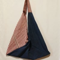 B1060 三角トートバッグ(薄手、ホックあり）  23x52.5cm