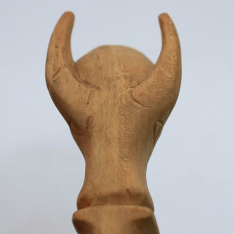 C320 木のフォーク・牛の彫刻つき　幅6.6 x 長さ36.8 cm