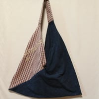 B1062 三角トートバッグ(薄手、ホックあり）　25x50.5cm