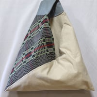 B1035 三角トートバッグ  50 x 30cm
