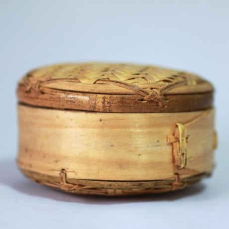 D573　シヌウパン　直径7.5 x 高さ5 cm