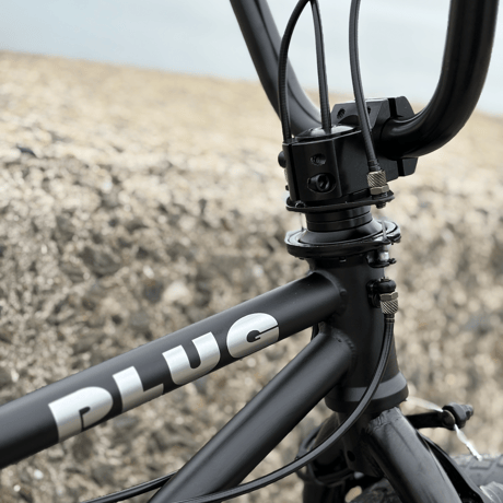 TNB PLUG16 BLACK