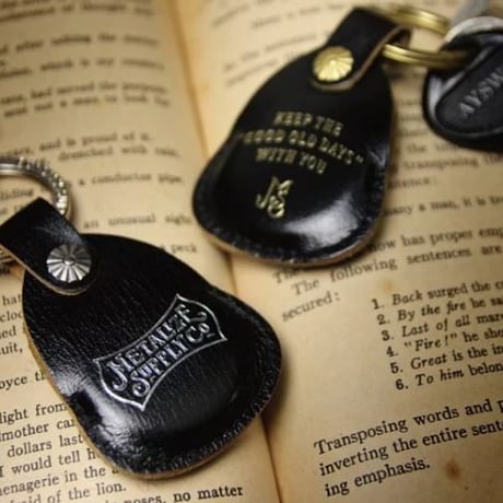 Retro style leather case Keychain