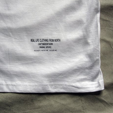 Flower Pocket V Neck TEE