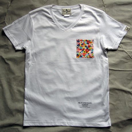 Flower Pocket V Neck TEE
