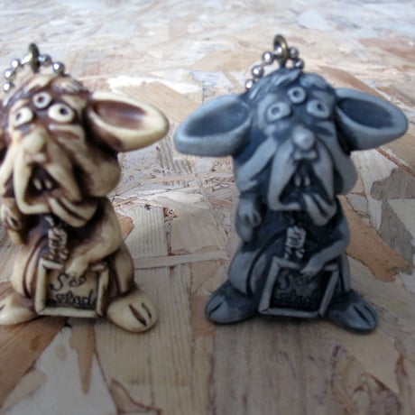 Beckoning Rat KEYCHAIN