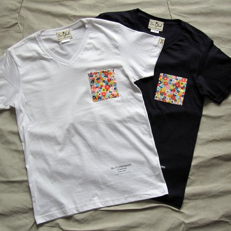Flower Pocket V Neck TEE