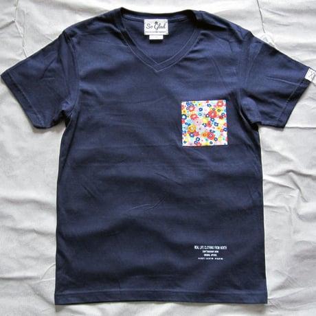 Flower Pocket V Neck TEE