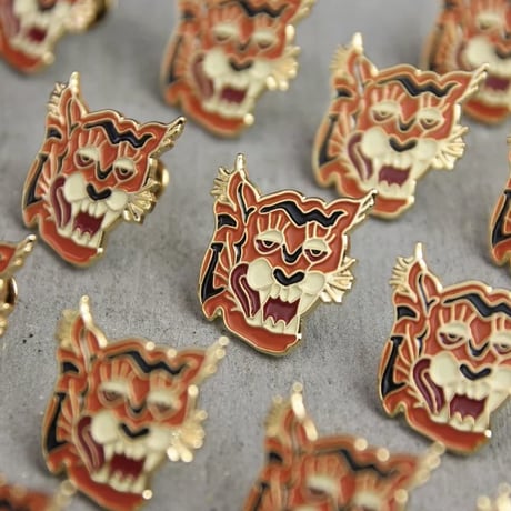 "ROARING TIGER" Pin Set