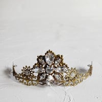 アンティークゴールドのティアラ・薔薇窓　C319