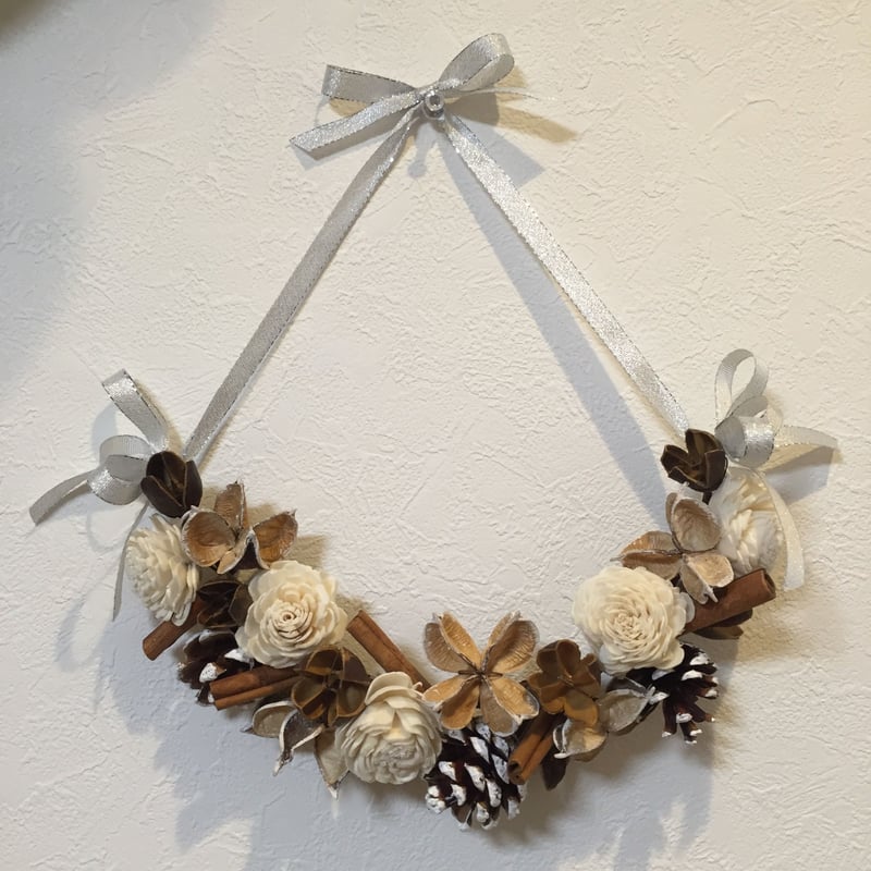 ドイツ装花風＊木の実のクレッセントクリスマスリース | レインボー  