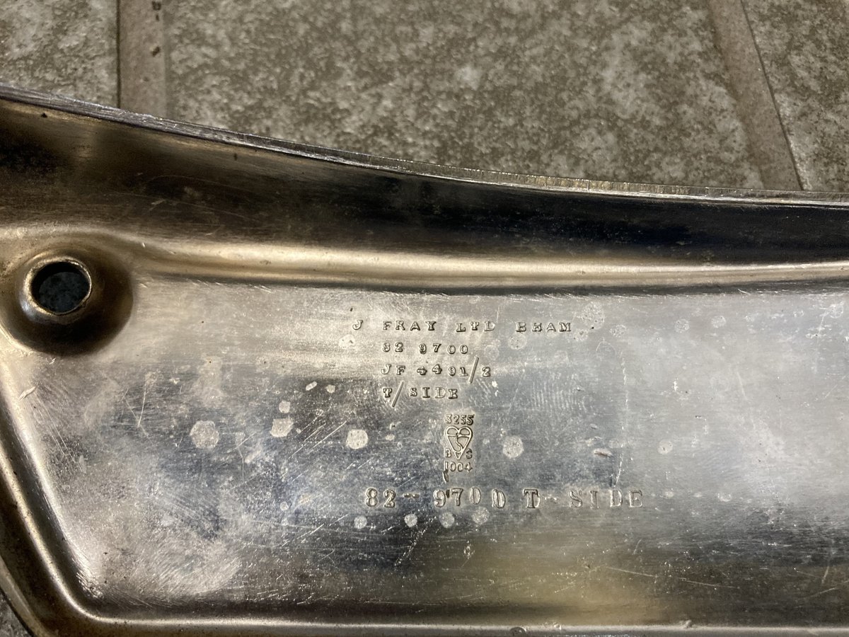 TRIUMPH エンブレム クローム左右セット TRIUMPH エンブレム クローム左右セット TRIUMPH エンブレム