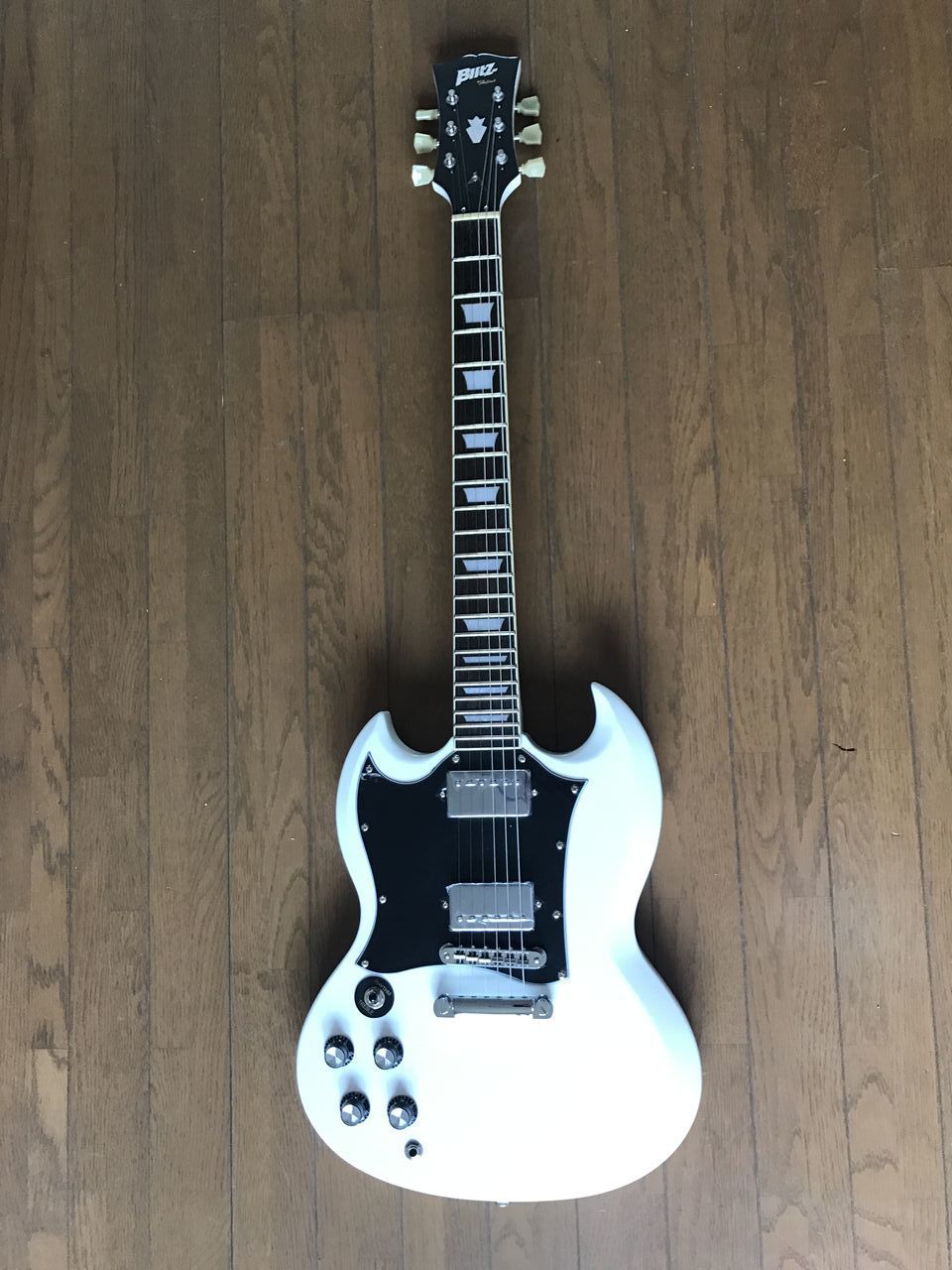 セール中】BLITZ by Aria pro 白SG BSG-STD/LH WH LEFTY