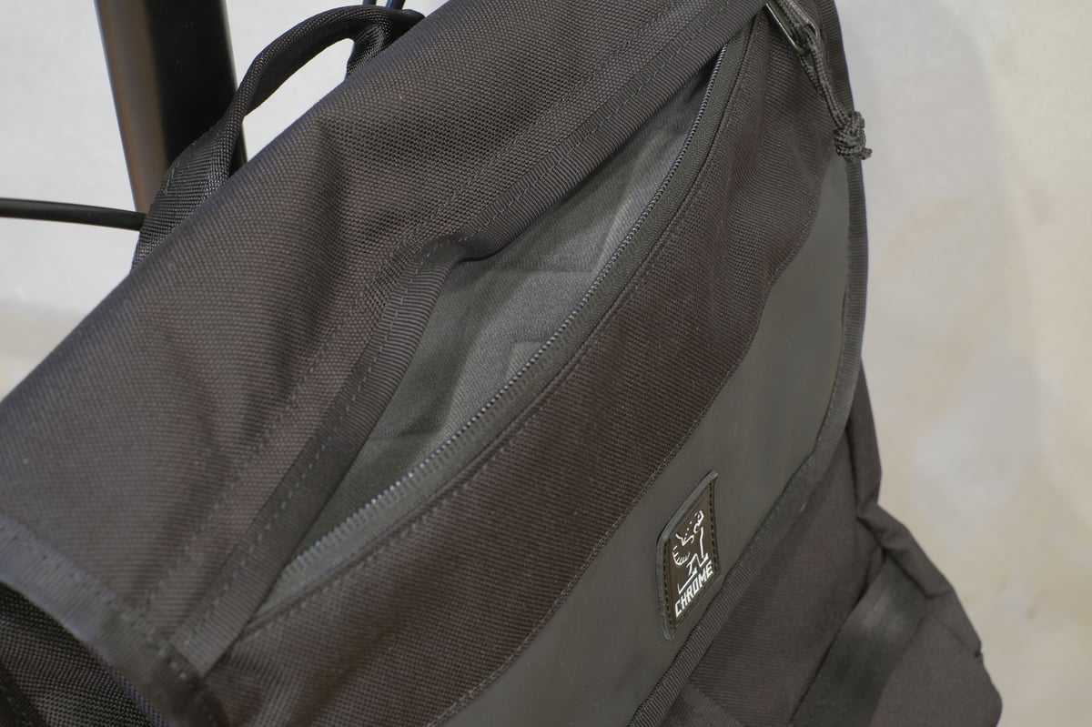 CHROME VERSATILE BACKPACK | believe online store CHROME VERSATILE BACKPACK | believe online store